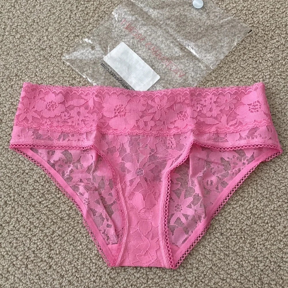 NEW Victoria’s Secret Floral Lacy Hiphugger Panties Medium Pink Lingerie RARE